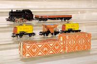 Konvolut MÄrklin-Wagen, 50er Jahre, Spur HO, best. aus: 2 x Shell-Kesselwagen Nr. 374.9, 1 x CM 800 im orig. Karton (intakt), 391C und 367.5, alle ...