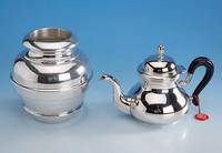 Tee- bzw. MokkakÄnnchen, 800er Silber, glatte, bauchige Form, Griff Holz, Deckel mit Scharnier, zeitlos, elegant, H ca. 17 cm, total ca. 470 g