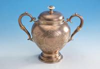 Fabergé-Deckeldose, Russland um 1890, 84er Silber, Beschaumeistermarke, Fabergé- marke, innenvergoldet, reich graviert, mat- tiert, ...