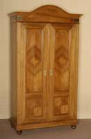 Schrank fÜr JungmÄdchenzimmer, deutsch, um 1890/1900, Korpus Weichholz, Front auf Rahmen gearbeitet, Wurzelnußfurnier, in den Inlets gespiegelt ...
