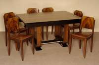 ArtDeco-Eßtisch mit 6 StÜhlen, Frankreich/Paris, um 1920, ausziehbar, Nußbaum (vornehmlich Wurzelholz), in geometrischem Bild furniert, zum ...