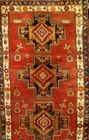 Meshkin alt, Persien, um 1955, Wolle auf Baumwolle, ca. 390 x 110 cm, Schätzwert: 1000.- EURO, EHZ: 4, mit datierung.