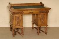 Schreibtisch, Flandern, um 1880, Eiche massiv, auf gedrechselten Beinen, verstrebt, TÜrfÜllungen mit Schnitzereien, 2 Schubladen geschuppt, ...