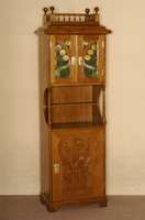 MehrzweckschrÄnkchen, deutsch, um 1900, reiner Jugendstil, Korpus Weichholz, Eichefurnier, z.T. massiv, Inlets mit Flachschnitzereien, im ...