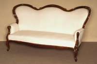 Sofa, deutsch, um 1870, Mahagoni massiv, RÜcken in Schmetterlingsform, Gestell restauriert, Polsterung neu, Nesselbezug, Gebrauchsspuren, ca. ...