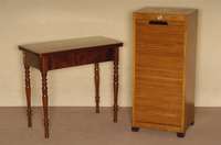 Spieltisch, deutsch, um 1850, SpÄtbiedermeier, Korpus Weichholz, Mahagoni massiv, z.T. furniert, auf gedrechselten Beinen, Tischplatte klappbar, ...