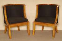 Bergere, im Biedermeierstil, nach dem Vorbild von 1830, Kirschbaum massiv, handpoliert, sehr bequem, praktisch, zierlich und robust, vielfach ...
