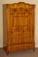 WÄscheschrank, mitteldeutsch, um 1845/50, Korpus Weichholz, TÜr in sich 5-fach gegliedert, tÄuscht SekretÄr vor, BrezelfÜllung, ...