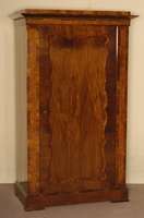 WÄscheschrank, Österreich, um 1830/40, 1-tÜrig, Korpus Weichholz, Wurzelnußfurnier gespiegelt, Fadenintarsien, ZierbÄnder in ausgesuchtem ...