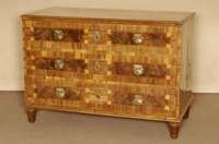 3-schÜbige Kommode, sÜddeutsch, um 1800/10, Korpus Weichholz, Wurzelnußfurnier bzw. Bandintarsien in Rosenholz und Kirschbaum, teilrestauriert, ...