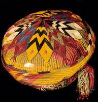 SteppmÜtze Antik, Buchara, um 1880, Ikatreps mit reicher Seidenstickeri, Durchmess er: 15 cm, SchÄtzwert: 1100.- EURO, EHZ: 2, Hervorragende ...