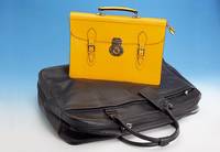 PORSCHE-DESIGN-Reistasche, schwarzes, feines Leder, Außentasche mit RV, InnenfÄcher, AdressanhÄnger, umlaufender RV, 2 Tragegriffe, ca. 45 x ...