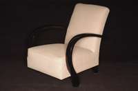 ArtDeco-Sessel, Frankreich, um 1920, breite massive Lehnen, diese elegant geschwungen gearbeitet, mit hochwertigem Stoff in handwerklich ...