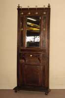 Garderobe, wohl Österreich, um 1910, Wiener Klassizismus, Eiche massiv, reich mit Kannelierungen und Zierprofilen versehen, eingefaßter ...