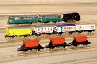Konvolut MÄrklin, 80er Jahre, Spur HO, best. aus: Belgischer Schienenbus Nr. 3135 (grÜn), Dampflok Betr.-Nr. 89006, dazu 3 Kippwagen, 3 ...