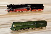 Stromlinienlok, MÄrklin, 90er Jahre, Spur HO , Nr. 33912, dunkelgrÜn, mit Universalelektronik fÜr Delta und Digital -System, unbespielt, im ...