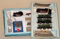 Konvolut 2 MÄrklin-Starter-Sets, 60er Jahre, Spur HO, Nr. 3103 und einmal Nr. nicht erkennbar, beide komplett, bespielt, Fkt. nicht geprÜft, in ...