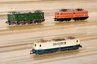 E-Lok, MÄrklin, 70er Jahre, Spur HO, Nr. 3058, grÜn/beige, im orig. Karton, lt. Einl. intakt, l. bespielt (Pos. unten)