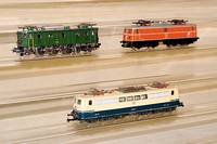 E-Lok, MÄrklin, 70er J., Spur HO, Nr. 3154, orange, im orig. Karton, lt. Einl. intakt, l. bespielt (Pos. oben rechts)