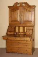 Aufsatzschreibschrank, deutsch, um 1780, Korpus Weichholz massiv, 2-teilig, Korpus mit gegliederter Kassettenrahmung, Kommodenteil 4-schÜbig, ...