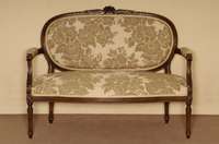 Sofa, Frankreich, um 1900, Louis-XVI-Stil, Buche massiv, nußbaumfarben, runde konische Beine kanneliert, ovale RÜckenlehne, Polsterung und Bezug ...