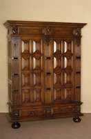 Schrank, Holland, um 1960, Renaissancestil, Eiche massiv, RÜckwand z.T. Tischlerplatte, Eichefurnier, auf balusterfÖrmigen KugelfÜßen, ...