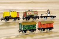 Konvolut 5 MÄrklin-GÜterwagen, 50er J., Spur HO, best. aus: Kesselwagen 374 (Shell), Kesselw. 374 (Esso), GÜterw. 381, GepÄckwagen 390, ...