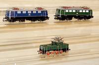 Konvolut 2 E-Loks, MÄrklin, Spur HO, 60er Jahre, Nr. 3034, blau, im orig. Karton mit orig. Beschreibung, Nr. 3040, grÜn, im orig. Karton, ...