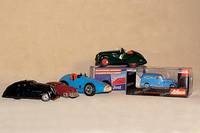 2 Schuco-Autos, 90er Jahre, Mercedes 170 V (1:43) und Akustico 2002, beide im orig. Karton, unbespielt (Pos. rechts)