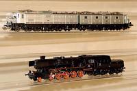 Doppel-E-Lok, MÄrklin, 150 Jahre Schweizer Bahnen, Spur HO, 80er/90er Jahre, Nr. 33592, Sondermodell in Silberoptik, im orig. Karton, unbespielt ...