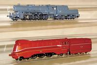 Dampflok mit Tender, MÄrklin, 80er/90er Jahre, Spur HO, Nr. 3793, graublau, im orig. Karton , unbespielt (Pos. oben)