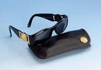VERSACE-Sonnenbrille Mod. 424/C, BÜgel seitl. mit typ. Versace-Applikation und Straß- besatz, wenige Tragespuren, im orig. Futeral, SammlerstÜck