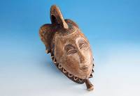 Tanzmaske, Nigeria um 1900/10, Holz, Reste alter weißer Verkalkung, H ca. 41 cm, besch.