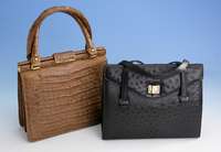 Damenhandtasche aus Straußenleder schwarz, Inneneinrichtung: hellbraunes Wildleder, 3 große und 3 kleine FÄcher (davon 1 mit Reiß- ...
