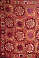 Suzani, Uzbekestan, um 1900, Wolle auf Baumwolle, ca. 218 x 190 cm, Schätzwert: 2200.- EURO, EHZ: 2