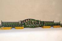 GitterbogenbrÜcke, MÄrklin, 1906-1921, Spur 0 , Blech, bunt lithographiert, Nr. 2506, mit 2 VorluftbrÜcken, mit seitl. Ziergittern und ...