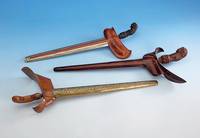 Kris, Indonesien 20/30er Jahre, Girff Makassar, Scheide Messing, abstr. florale Verzierung, Klinge damastiert von guter QualitÄt, L. ca. 48.5 cm