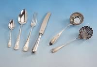 Konvolut 2 ZuckerstreulÖffel, Silber, 1 x Niederlande um 1840/50, 1 x Frankreich 1860, jeweils schÖne SÄgearbeit, graviert, 1 x rÜck- seitig ...