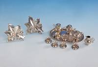 Miniaturkaffeeset, Silber, Niederlande, 30er Jahre, best. aus: 2 Kannen, Sahne- gießer, Zuckerdose, 6 Tassen mit Untertassen, auf Tablett (ca. ...