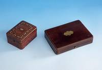 Konvolut 2 Etuis fÜr Taschenuhren, deutsch/Frankreich um 1900, EdelhÖlzer, z.T. intarsiert, aufwend., altersbed. Gebr.-Sp./ besch-