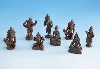 Konvolut 8 lamaistische bzw. Hinduistische Gottheiten, Indien um 1900, Zinn und Gelb- guß, z.T. Äußerste fein, darunter 4 x Ganesh, 3 x Buddha ...