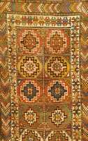 Moghan Antik, Südrussland-Südostkaukasus, 19 .Jahrhundert, Wolle auf Wolle, ca. 303 x 109 c m, EHZ: 4, Schätzwert: 6900.- EURO, Pflanzenfa rben, ...