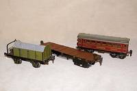 Stammholzwagen, MÄrklin, 1910-1925, Spur 1, Nr. 2933, Blech, braun, Stammholz fehlt, ohne Rungen, l. Altersspuren, l. Lackabplatzungen, sammelw.