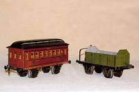 Personenwagen, MÄrklin, 1915-1923, Spur 0, Nr. 1902, braun, 3. Klasse, altersbed. sehr guter Zustand, l. bespielt, selten, sammelw. (Pos. links)