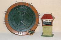 Stellwerk, MÄrklin, um 1915, Spur 0, Ähnlich wie Nr. 13733, jedoch mit 3 StellknÖpfen, rotes Ziegldach mit braunem Schornstein, altersbed. sehr ...