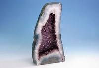 Große Amethystdruse, ca. 44 x 20 cm, Schnittstelle geschl. und poliert, gute Kristallausarbeitung