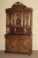Buffetschrank, Frankreich, um 1880, Eiche massiv, Eichefurnier, dreitÜriges Oberteil, zwei TÜren verglast, MitteltÜr mit vollplastischer ...