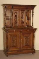 Aufsatzschrank, Flandern, um 1870, Eiche massiv, auf KugelfÜßen, Unterteil Lisenen mit gedrechselten VollsÄulen, 2 TÜren, FÜllungen ...