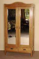 Kleiderschrank, Holland, um 1900, Korpus Weichholz, Eiche massiv, z.T. furniert, 2 SpiegeltÜren, eine mit Facettschliff, zweite TÜr Spiegelglas ...
