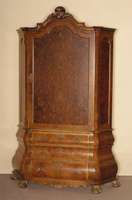 Barockstilschrank, Holland, um 1960, nach altem Vorbild, Korpus Weichholz/Hartholz, Wurzelnußfurnier, z.T. gespiegelt, schÖnes Furnierbild, ...